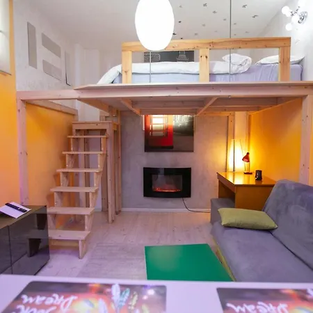 Orange And Blue Studio Downtown 5 Min From White Tower Apartment *