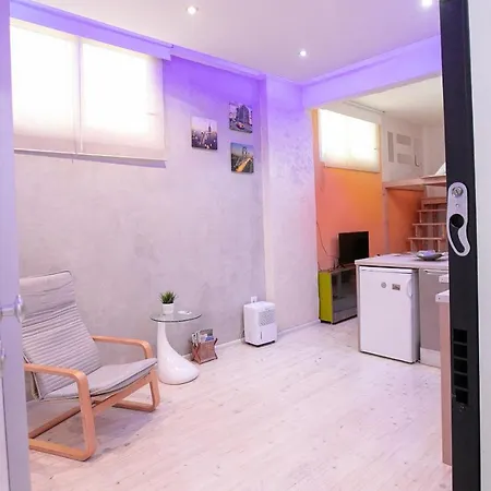 Orange And Blue Studio Downtown 5 Min From White Tower Apartment *