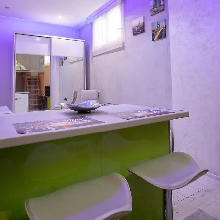 Orange And Blue Studio Downtown 5 Min From White Tower Thessaloniki