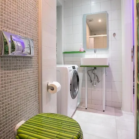 Orange And Blue Studio Downtown 5 Min From White Tower Apartment *