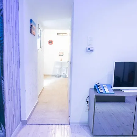 Orange And Blue Studio Downtown 5 Min From White Tower *